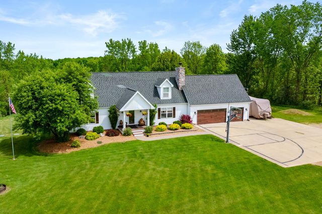 39166 36th Avenue, Paw Paw, MI 49079