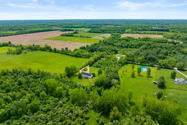 39166 36th Avenue, Paw Paw, MI 49079