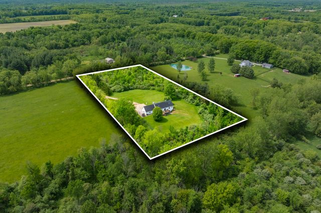 39166 36th Avenue, Paw Paw, MI 49079