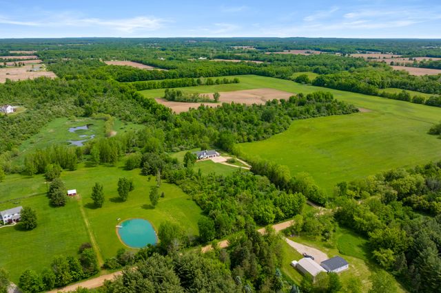 39166 36th Avenue, Paw Paw, MI 49079