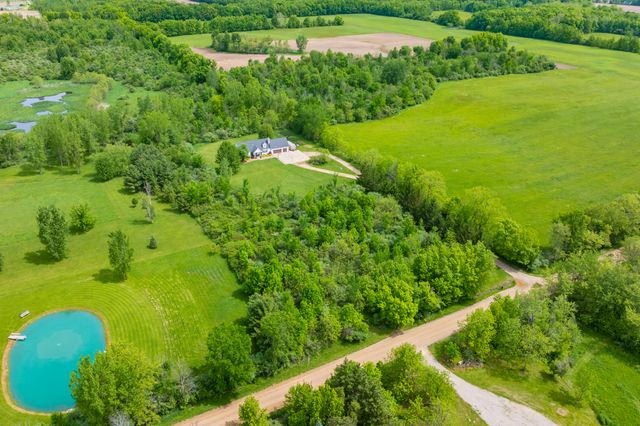 39166 36th Avenue, Paw Paw, MI 49079