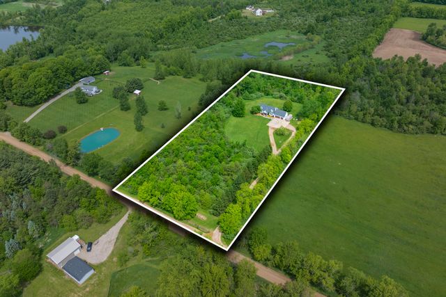 39166 36th Avenue, Paw Paw, MI 49079
