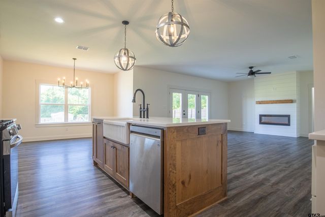 15207 CR 220, Tyler, TX 75707
