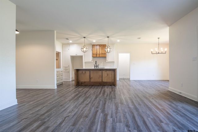 15207 CR 220, Tyler, TX 75707