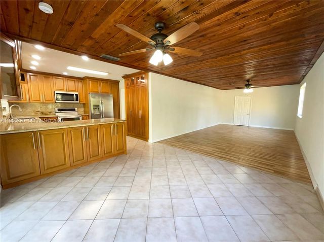 10001 SW 99th Avenue, Miami, FL 33176