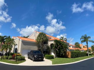 2579 La Lique Circle, Palm Beach Gardens, FL 33410