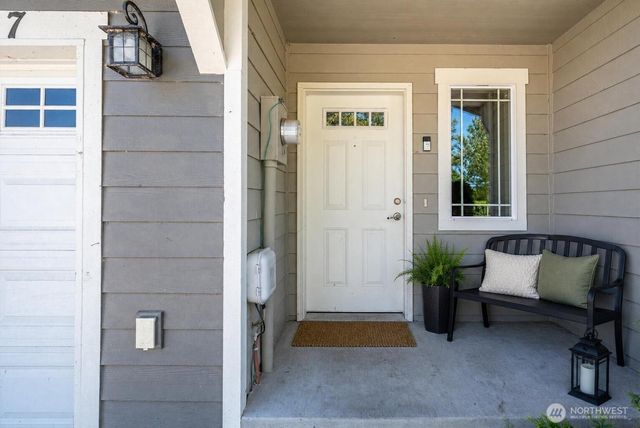 1617 SW Stremler Drive, Oak Harbor, WA 98277