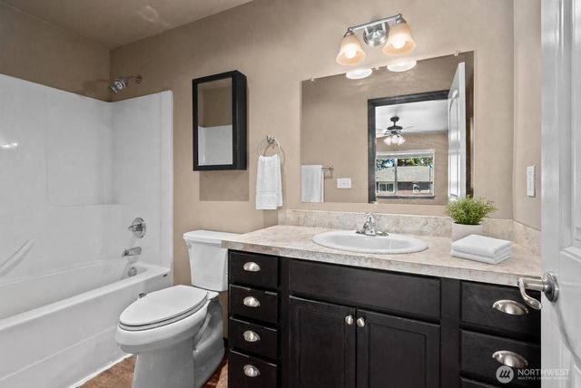 1617 SW Stremler Drive, Oak Harbor, WA 98277