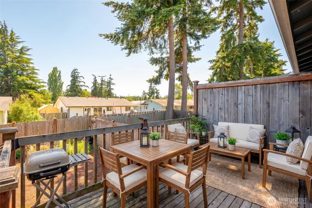 1617 SW Stremler Drive, Oak Harbor, WA 98277