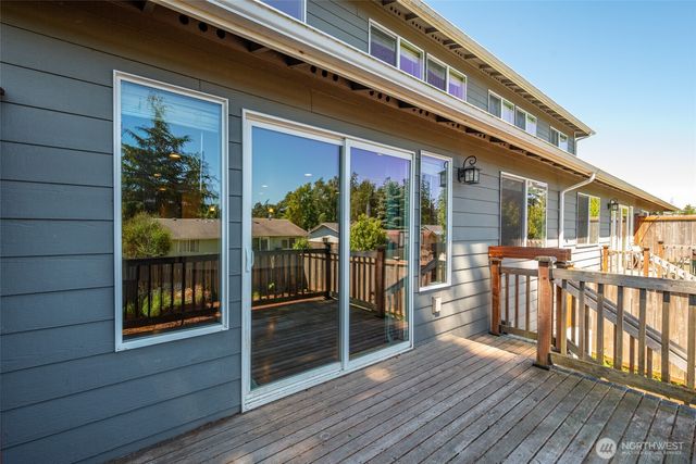 1617 SW Stremler Drive, Oak Harbor, WA 98277