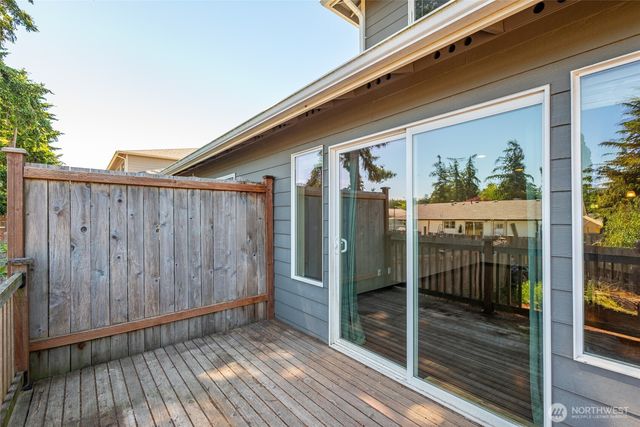 1617 SW Stremler Drive, Oak Harbor, WA 98277