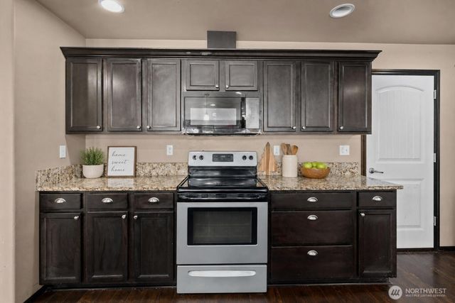 1617 SW Stremler Drive, Oak Harbor, WA 98277