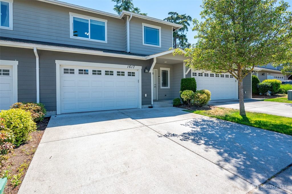 1617 SW Stremler Drive, Oak Harbor, WA 98277