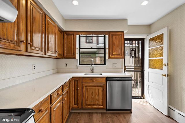 2440 S HUTCHINSON ST, Philadelphia, PA 19148