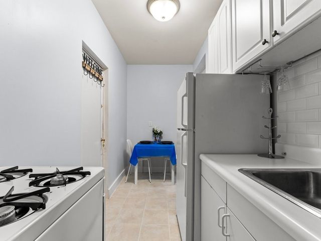 8 Garrison 212, Boston, MA 02116