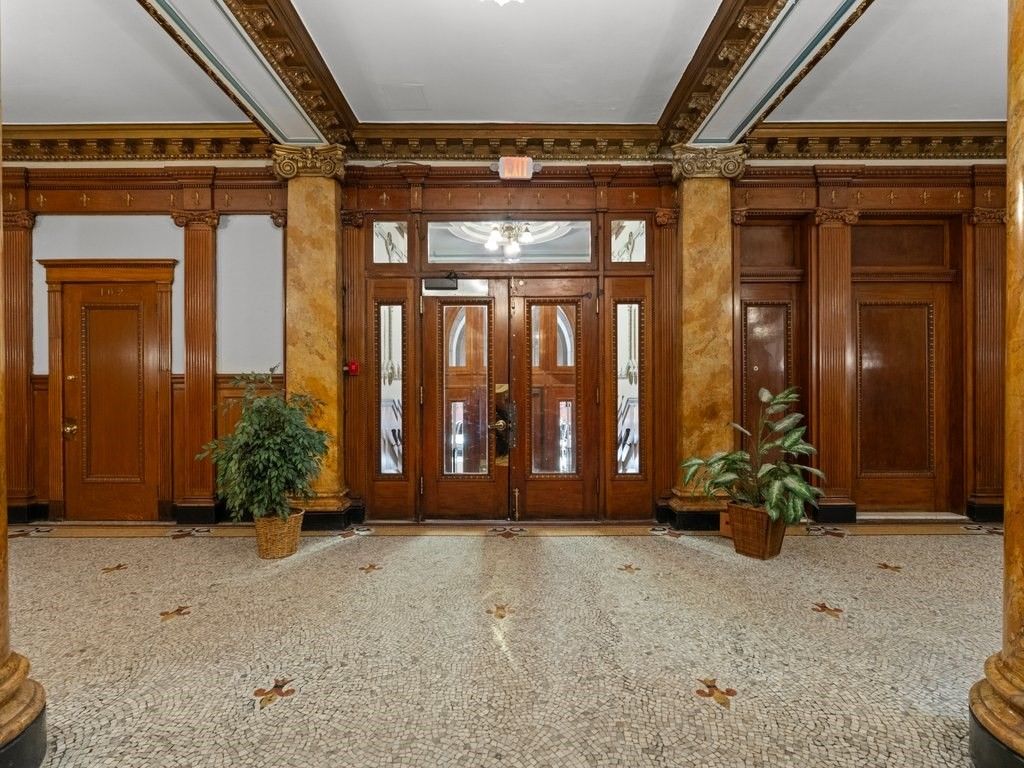 8 Garrison 212, Boston, MA 02116