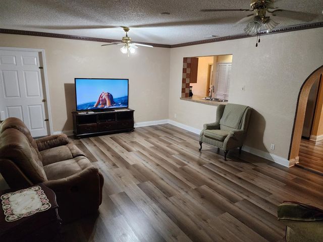 3654 NW 27th Street, Lauderdale Lakes, FL 33311