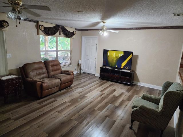 3654 NW 27th Street, Lauderdale Lakes, FL 33311