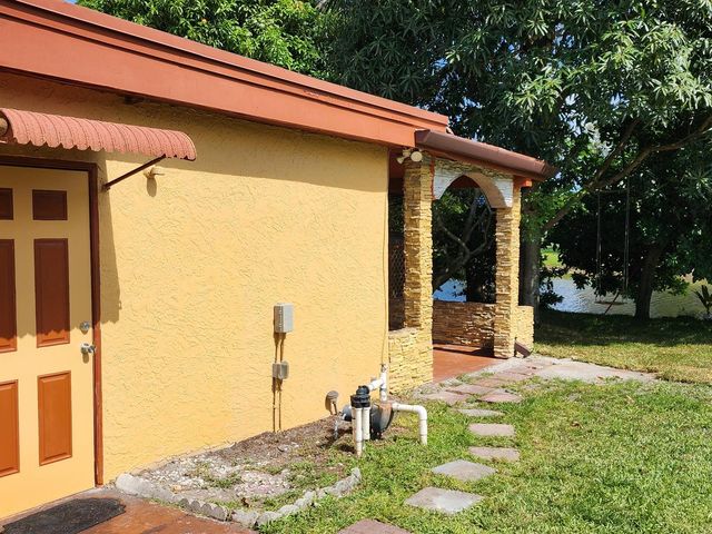 3654 NW 27th Street, Lauderdale Lakes, FL 33311