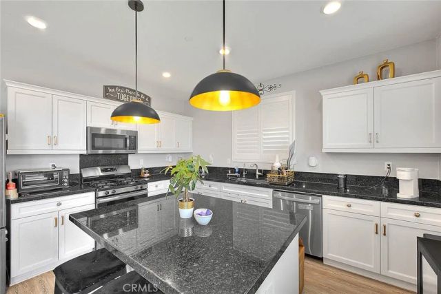 5017 River Ash Way, Fontana, CA 92336