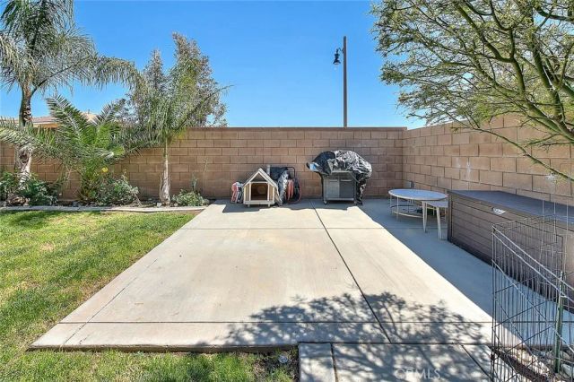 5017 River Ash Way, Fontana, CA 92336