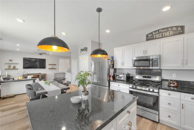 5017 River Ash Way, Fontana, CA 92336