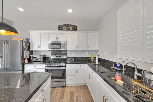 5017 River Ash Way, Fontana, CA 92336