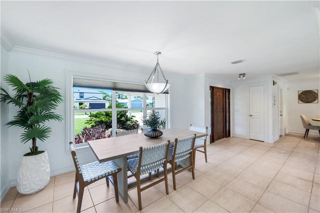 675 Pompano DR, Naples, FL 34110