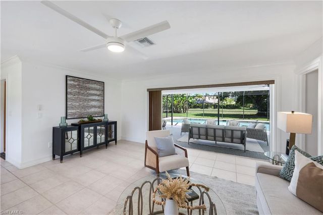 675 Pompano DR, Naples, FL 34110