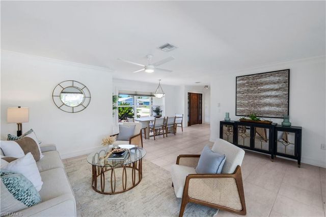 675 Pompano DR, Naples, FL 34110