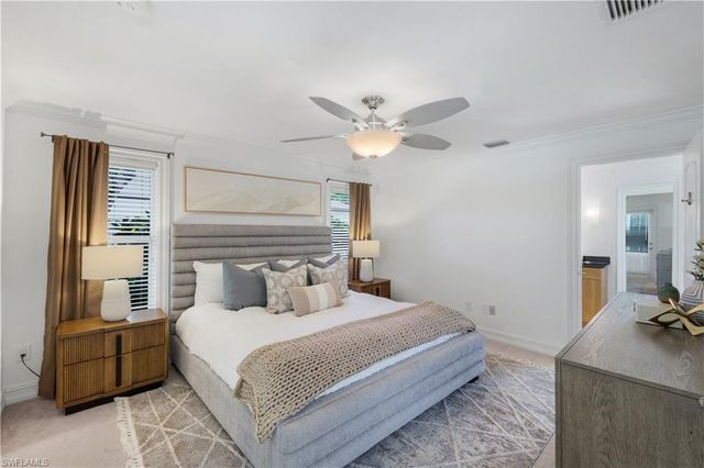 675 Pompano DR, Naples, FL 34110