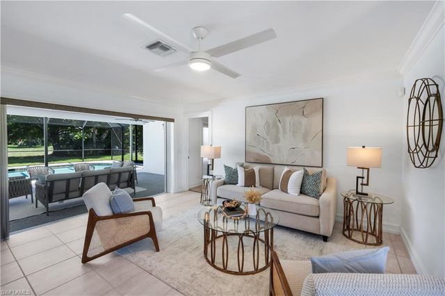 675 Pompano DR, Naples, FL 34110