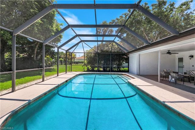 675 Pompano DR, Naples, FL 34110