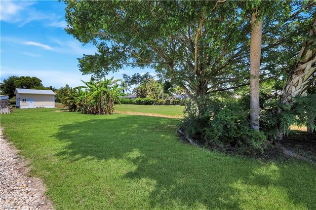675 Pompano DR, Naples, FL 34110