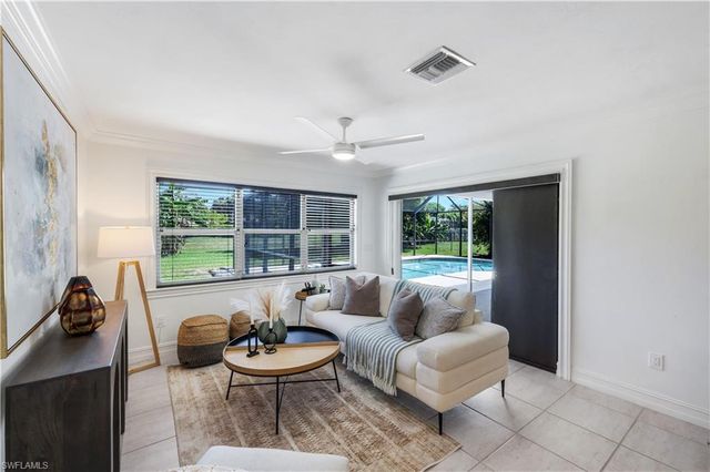 675 Pompano DR, Naples, FL 34110