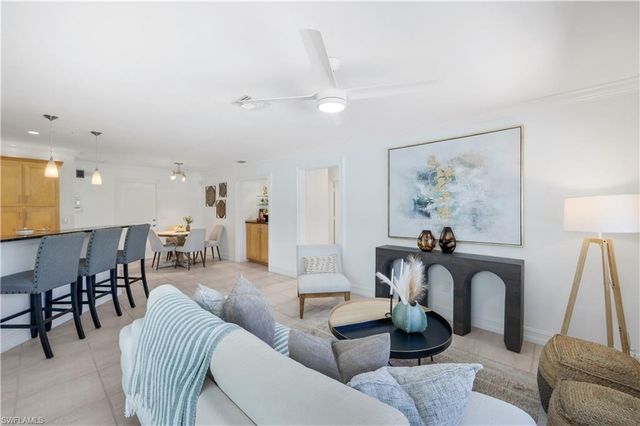 675 Pompano DR, Naples, FL 34110
