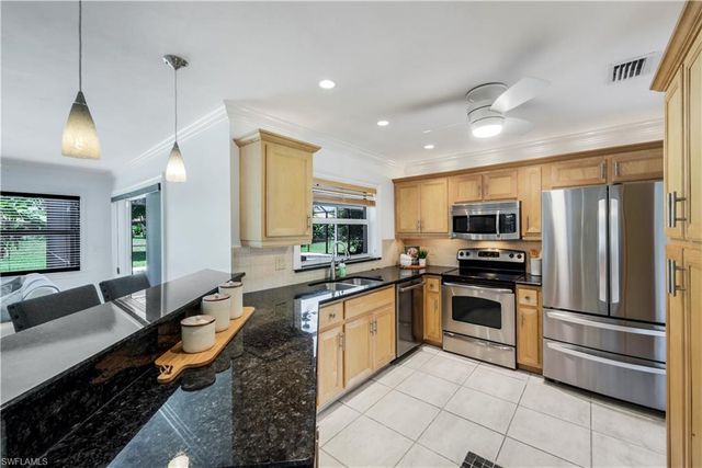 675 Pompano DR, Naples, FL 34110