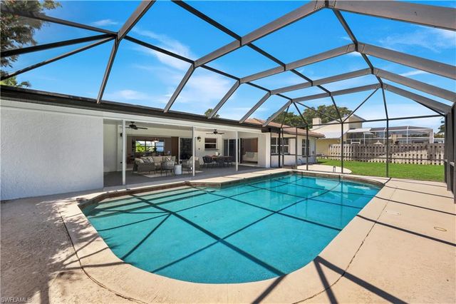 675 Pompano DR, Naples, FL 34110