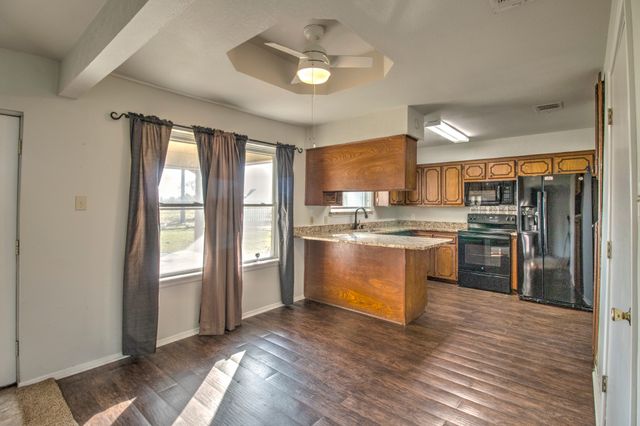 103 Brookshear Drive, Whitesboro, TX 76273