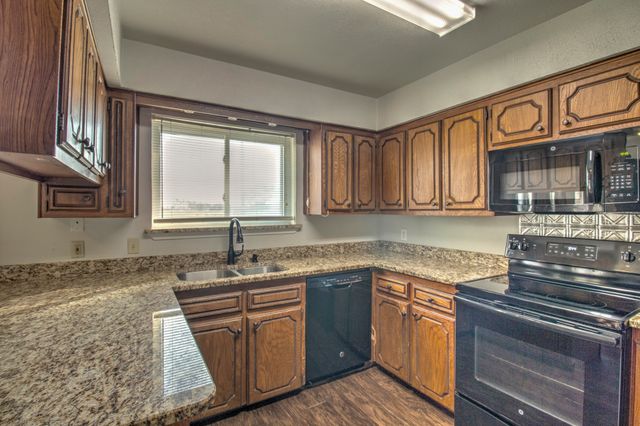 103 Brookshear Drive, Whitesboro, TX 76273