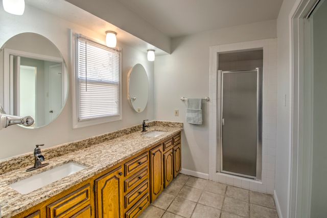 103 Brookshear Drive, Whitesboro, TX 76273