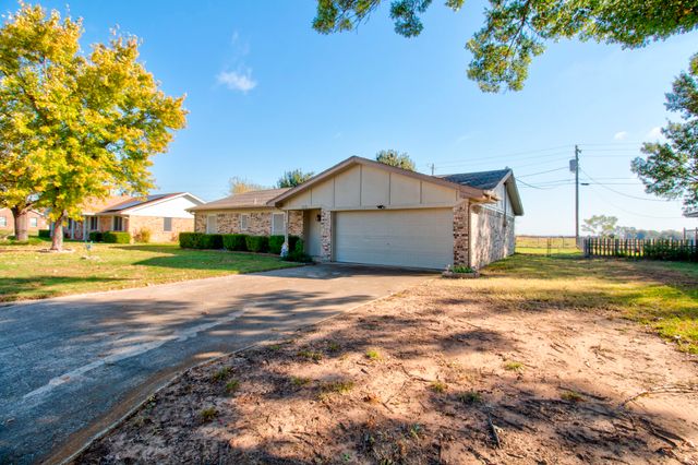103 Brookshear Drive, Whitesboro, TX 76273