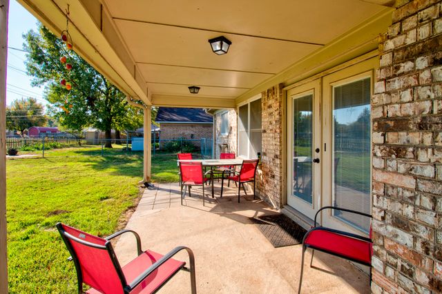 103 Brookshear Drive, Whitesboro, TX 76273