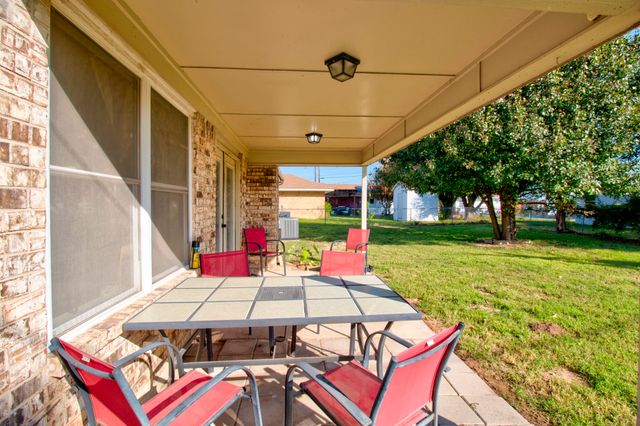 103 Brookshear Drive, Whitesboro, TX 76273