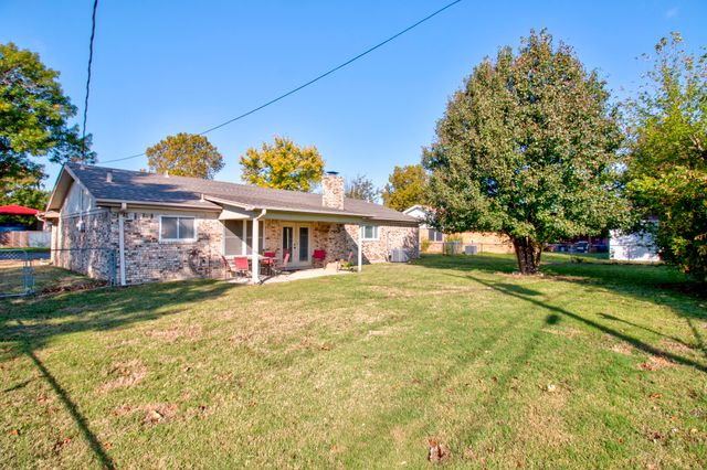 103 Brookshear Drive, Whitesboro, TX 76273