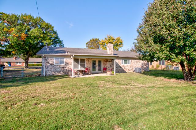 103 Brookshear Drive, Whitesboro, TX 76273