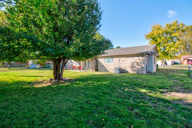 103 Brookshear Drive, Whitesboro, TX 76273
