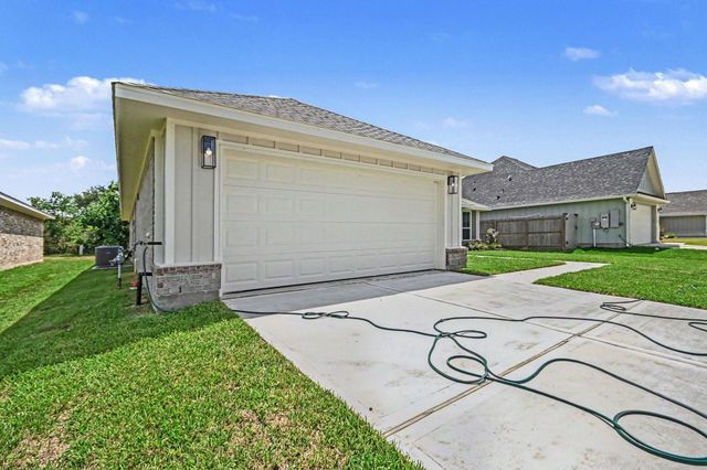 724 Greystone Lane, Angleton, TX 77515