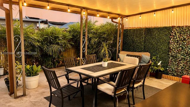 1734 W 57th Ter, Hialeah, FL 33012