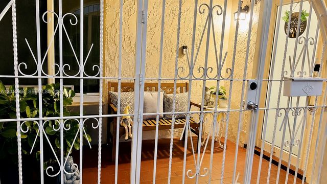 1734 W 57th Ter, Hialeah, FL 33012